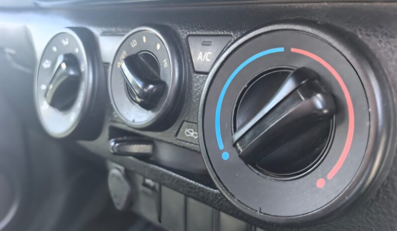 2022 Toyota Hilux 2.8GD-6 Legend 4×4 Manual Extended Cab full