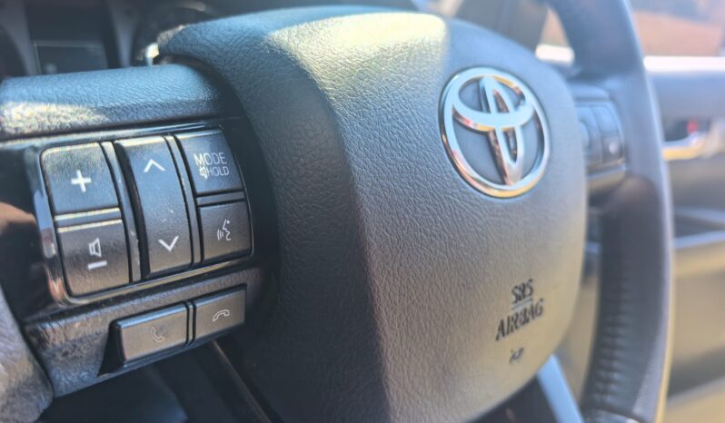 2022 Toyota Hilux 2.8GD-6 Legend 4×4 Manual Extended Cab full