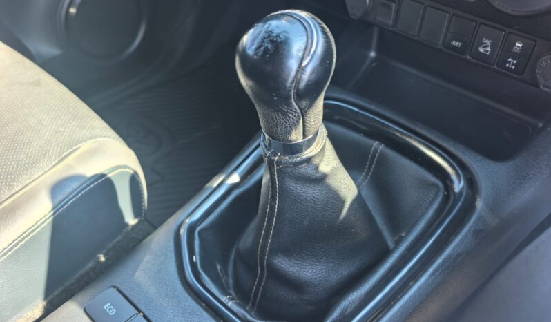 2022 Toyota Hilux 2.8GD-6 Legend 4×4 Manual Extended Cab full