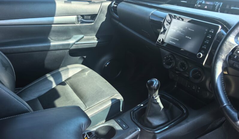 2022 Toyota Hilux 2.8GD-6 Legend 4×4 Manual Extended Cab full