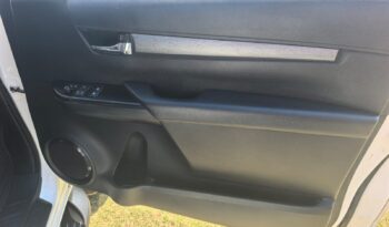 2022 Toyota Hilux 2.8GD-6 Legend 4×4 Manual Extended Cab full