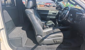 2022 Toyota Hilux 2.8GD-6 Legend 4×4 Manual Extended Cab full