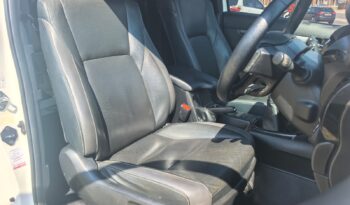 2022 Toyota Hilux 2.8GD-6 Legend 4×4 Manual Extended Cab full