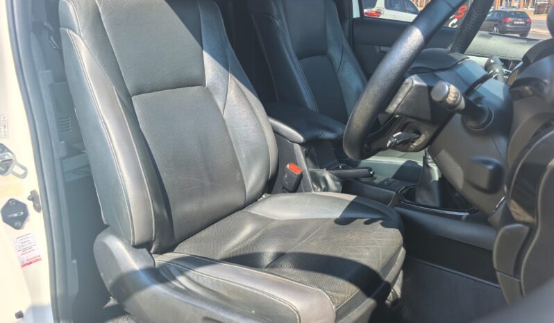 2022 Toyota Hilux 2.8GD-6 Legend 4×4 Manual Extended Cab full