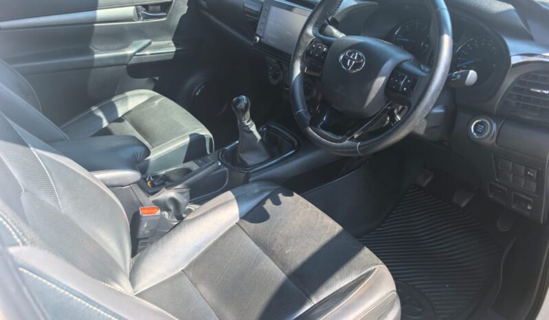2022 Toyota Hilux 2.8GD-6 Legend 4×4 Manual Extended Cab full