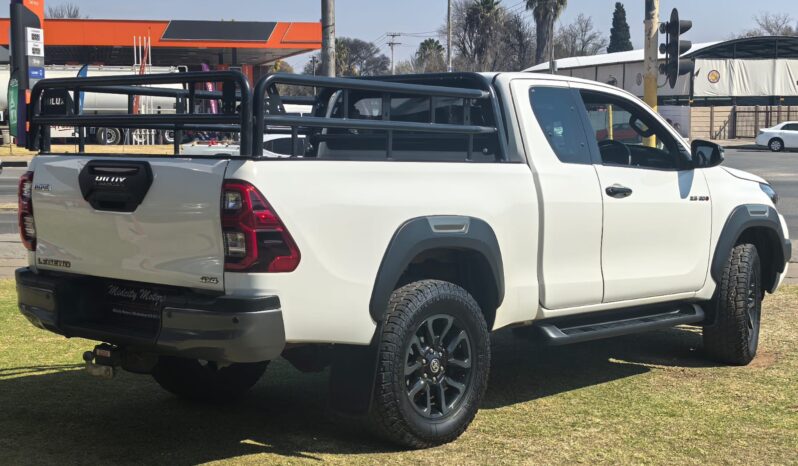 2022 Toyota Hilux 2.8GD-6 Legend 4×4 Manual Extended Cab full