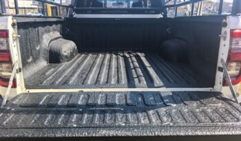 2022 Toyota Hilux 2.8GD-6 Legend 4×4 Manual Extended Cab full