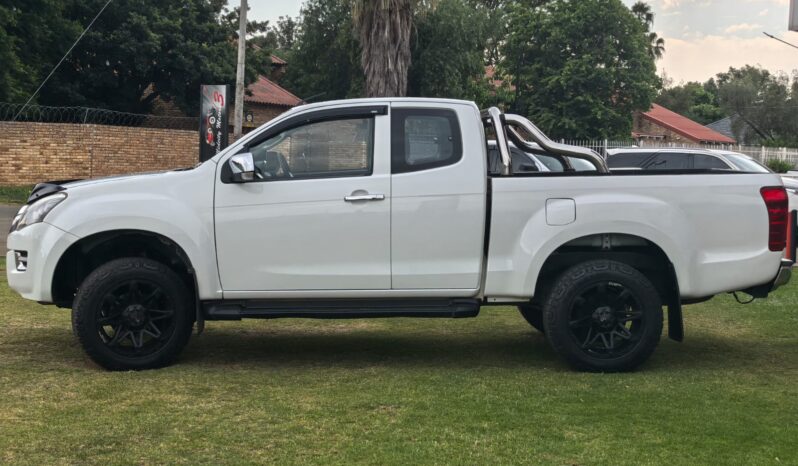2016 Isuzu KB300 D-Teq LX Extended Cab full
